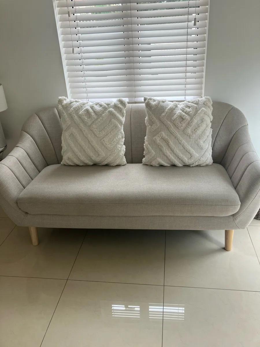 2.5 seater couch - Image 1