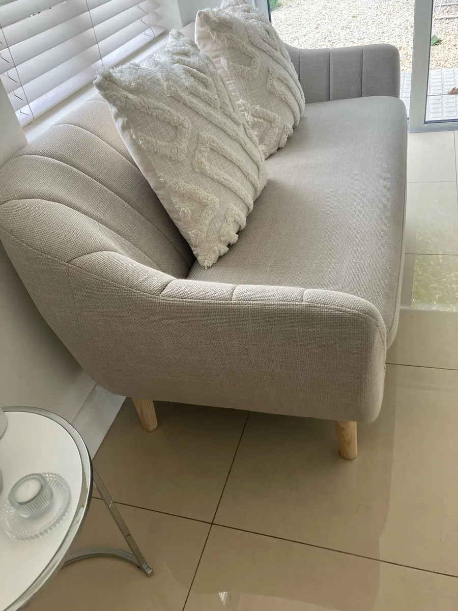 2.5 seater couch - Image 2