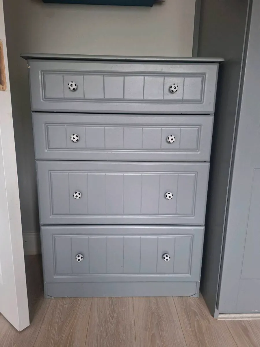 Painted chedt of drawers