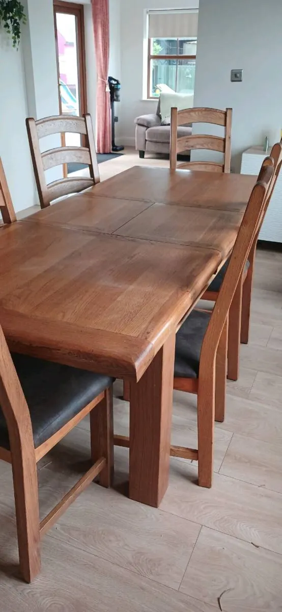 Oak dining table and chairs - Image 1