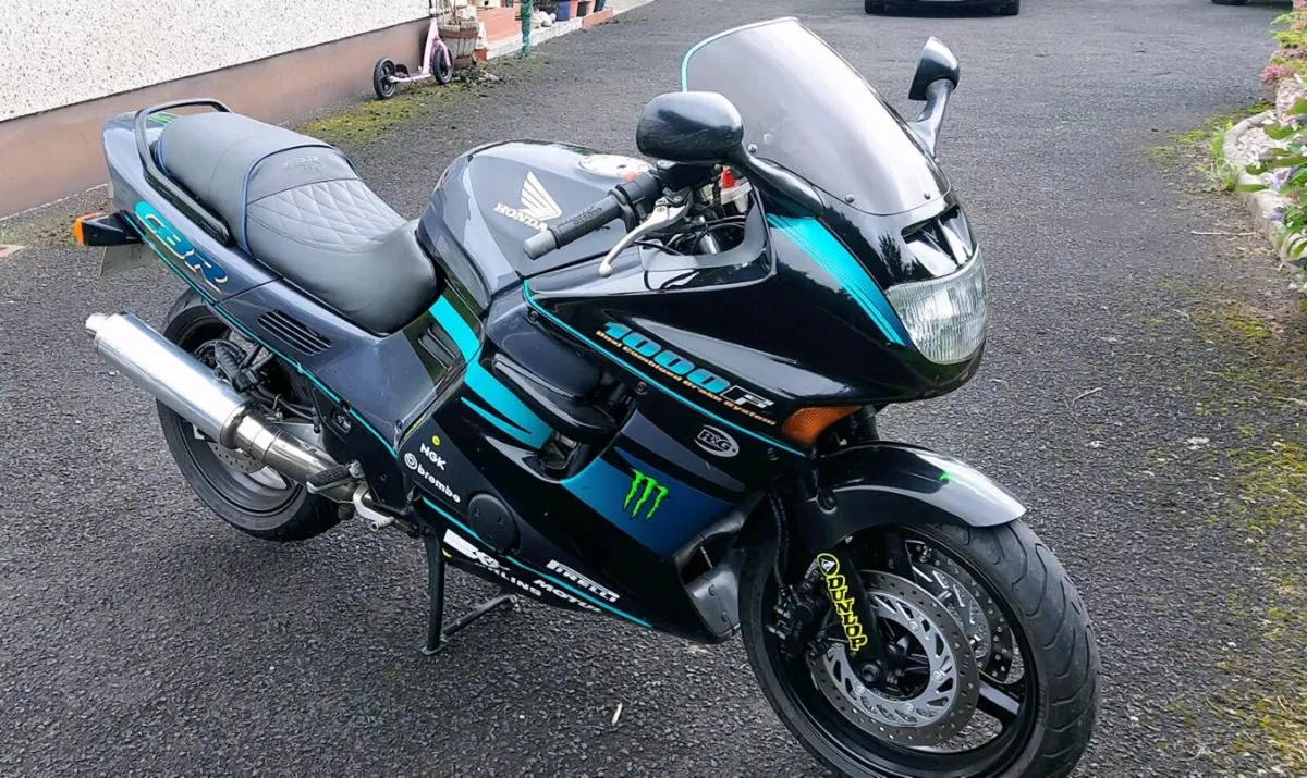 Collectible Classic 1994 CBR1000F, stunning bike. - Image 1