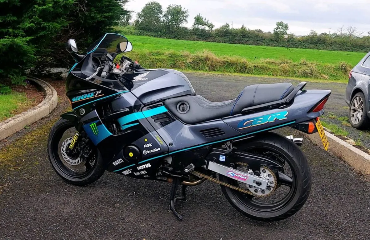 Collectible Classic 1994 CBR1000F, stunning bike. - Image 4