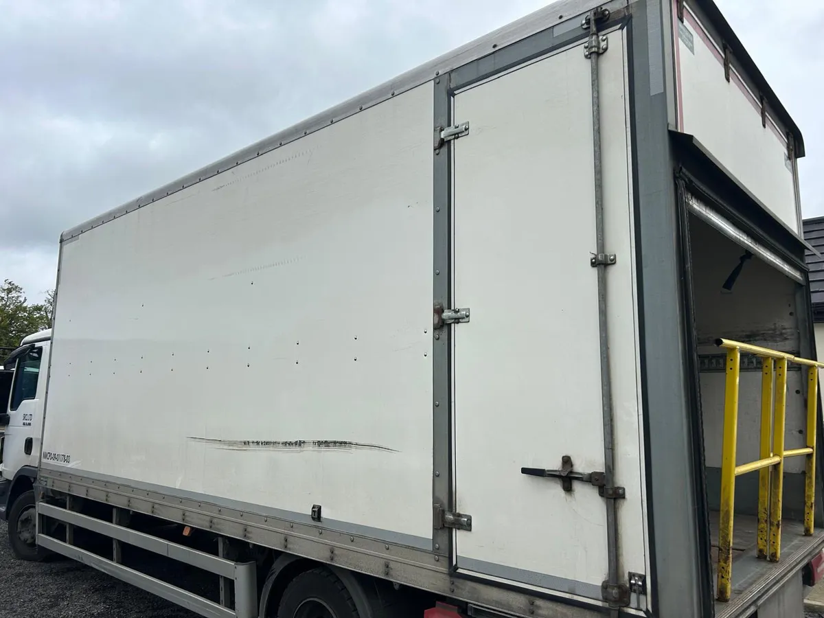 Man 2021 Box With Lift - Image 1