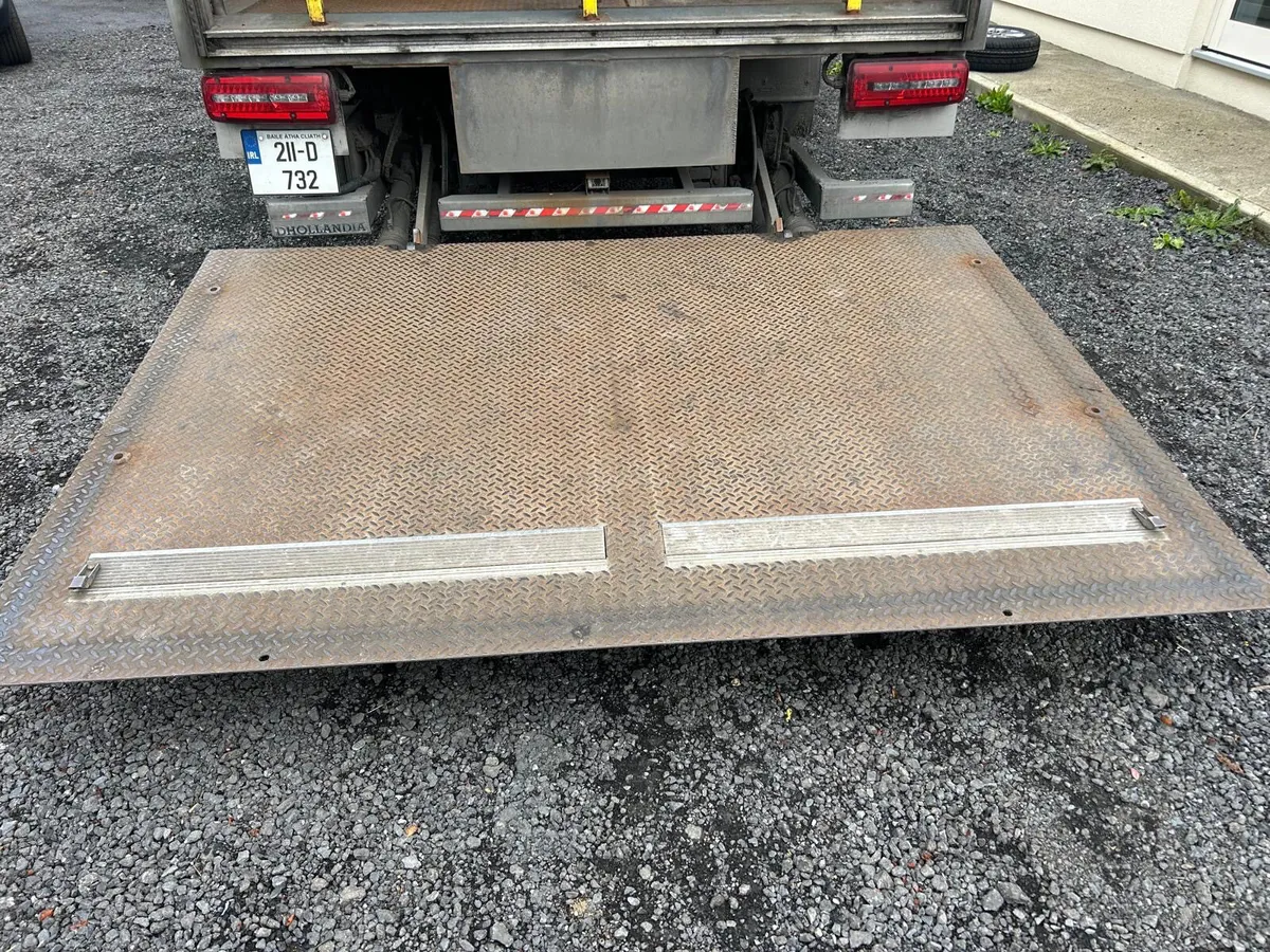 Man 2021 Box With Lift - Image 4