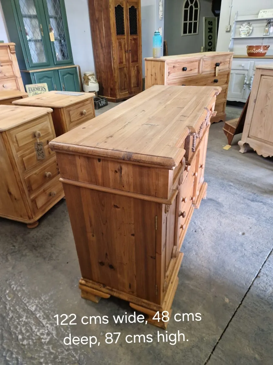 Vintage carved front pine sideboard - Image 2