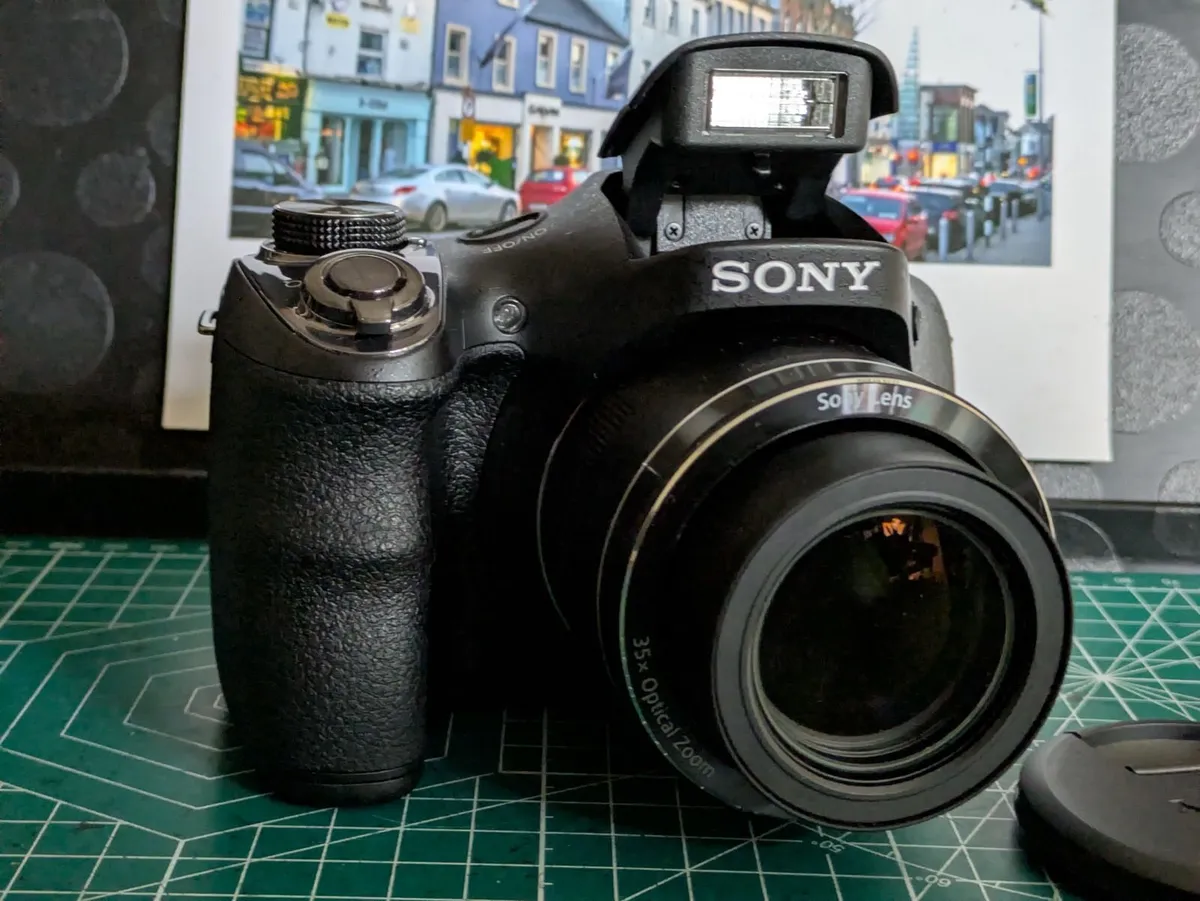Sony Cyber-shot 20MP CCD🌈 sensor camera - Image 1