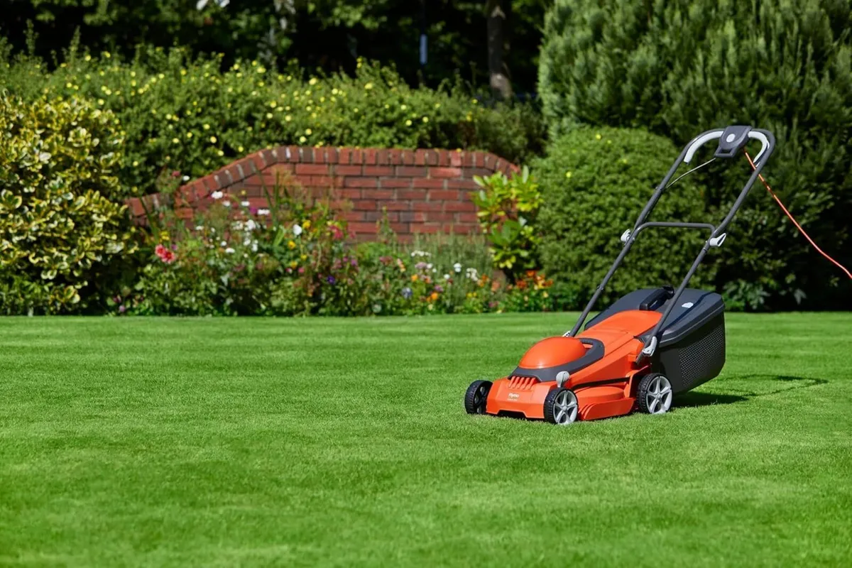 Electric Lawn Mower and Cutting Width - Image 3
