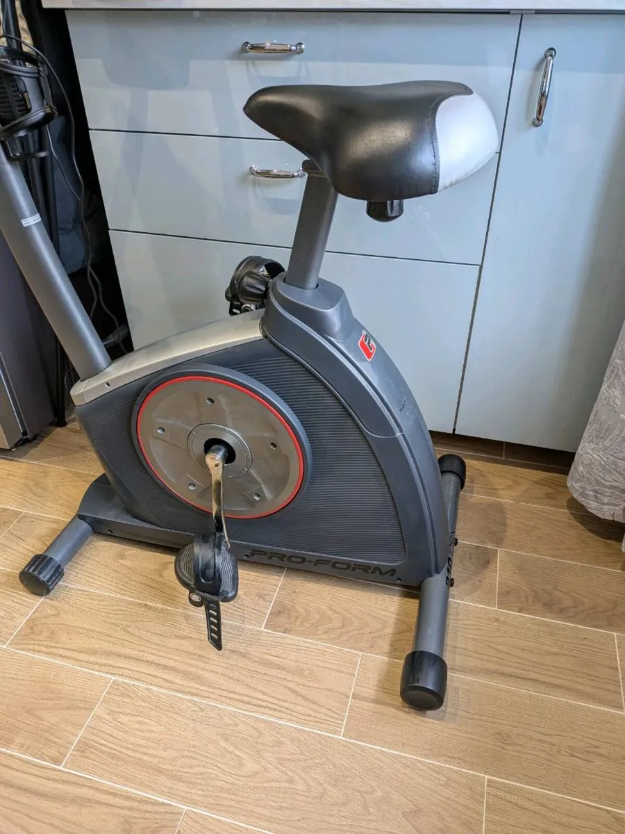 Proform 210 CSX Stationary bike - Image 1