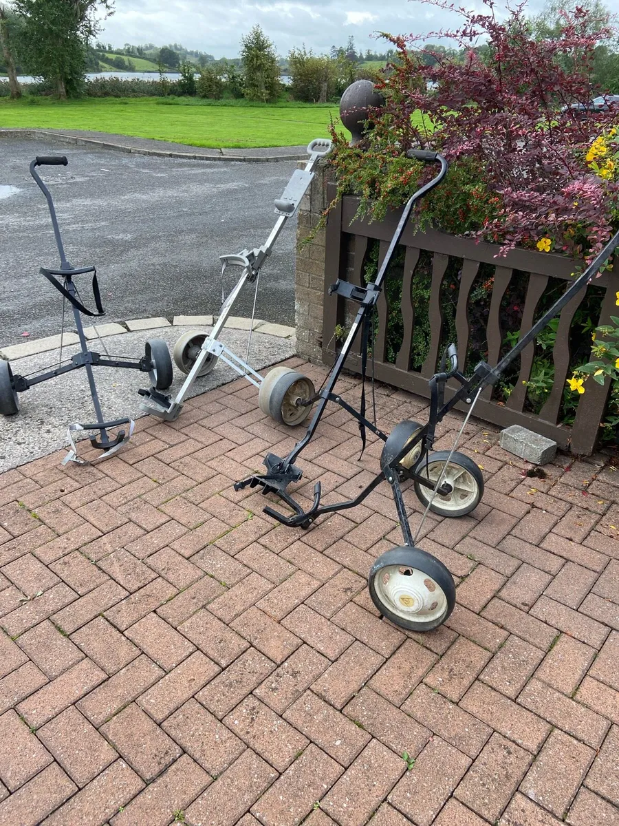 Golf. Trolleys - Image 1