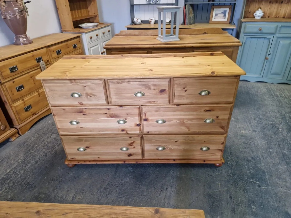 Large vintage pine chest of drawers - Image 3