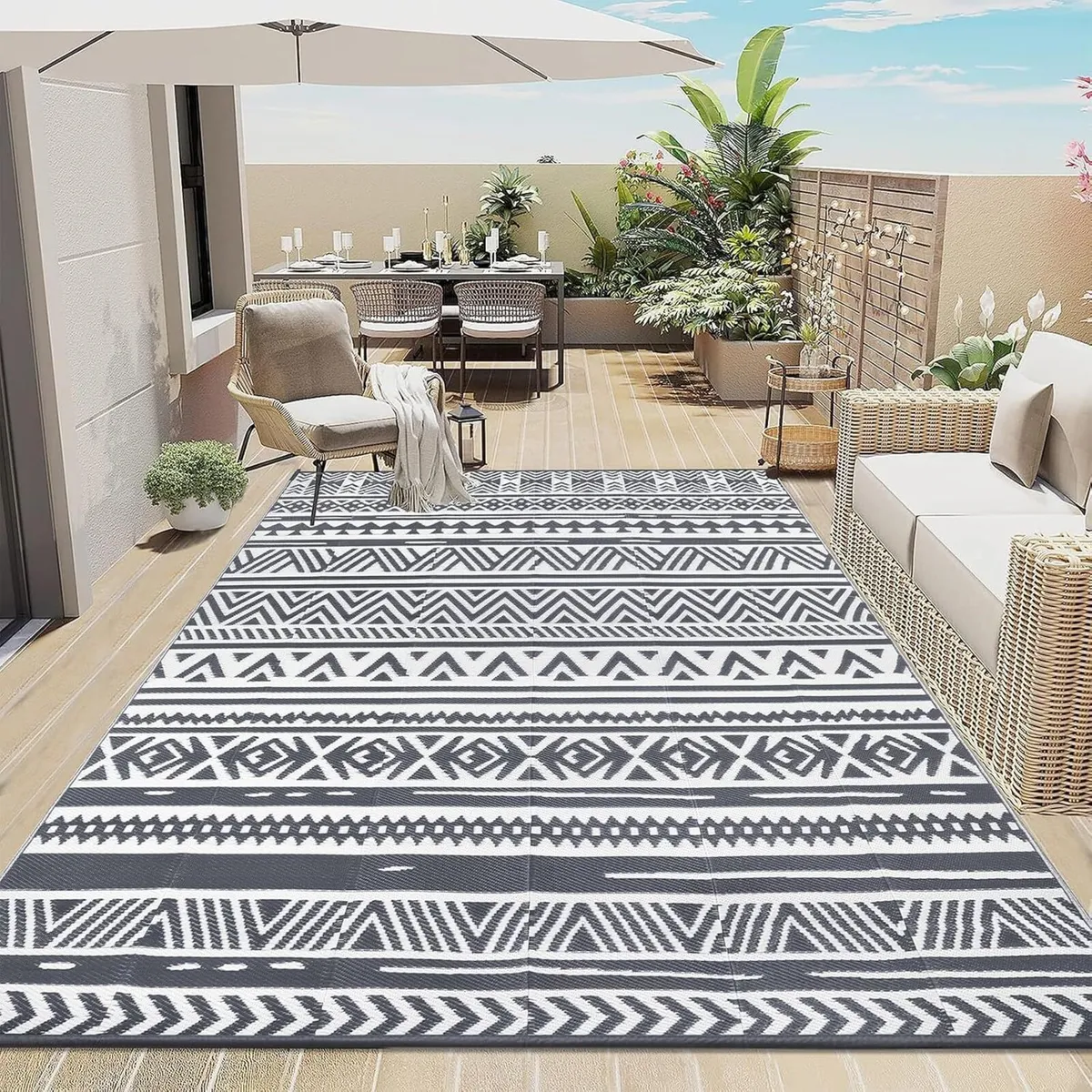 Waterproof Outdoor Rug Reversible Large Straw - Image 1