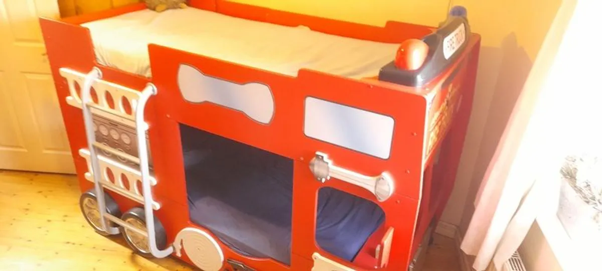 Firetruck bunk bed - Image 2