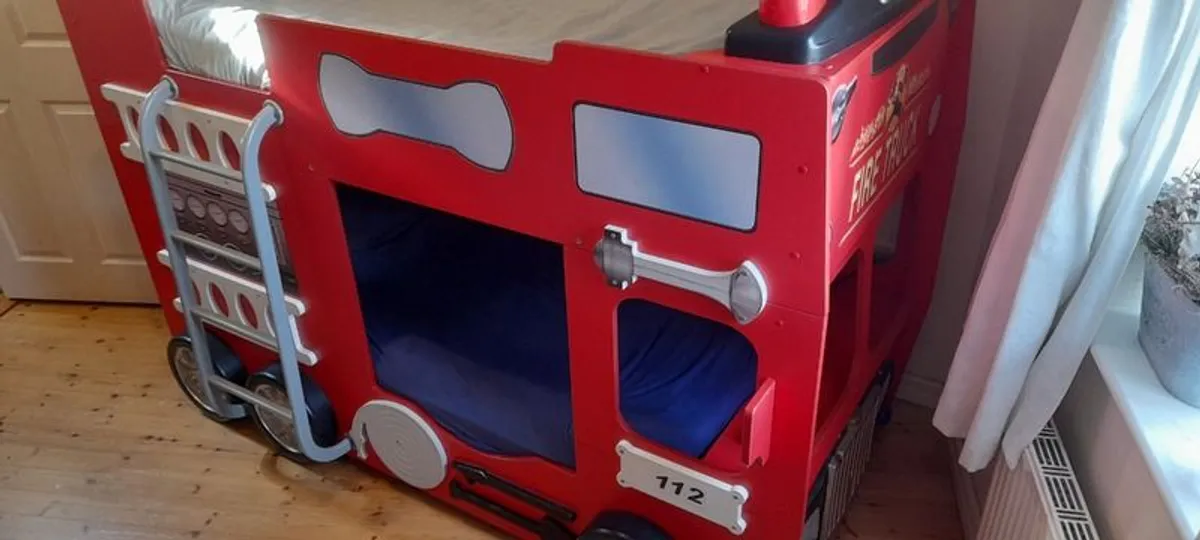 Firetruck bunk bed - Image 3