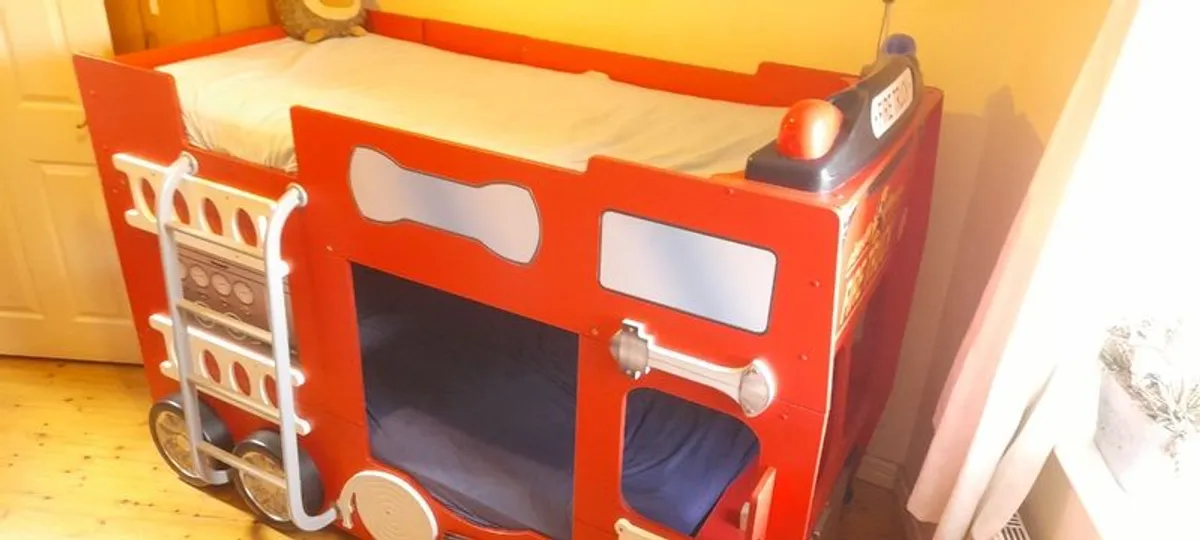 Firetruck bunk bed - Image 4