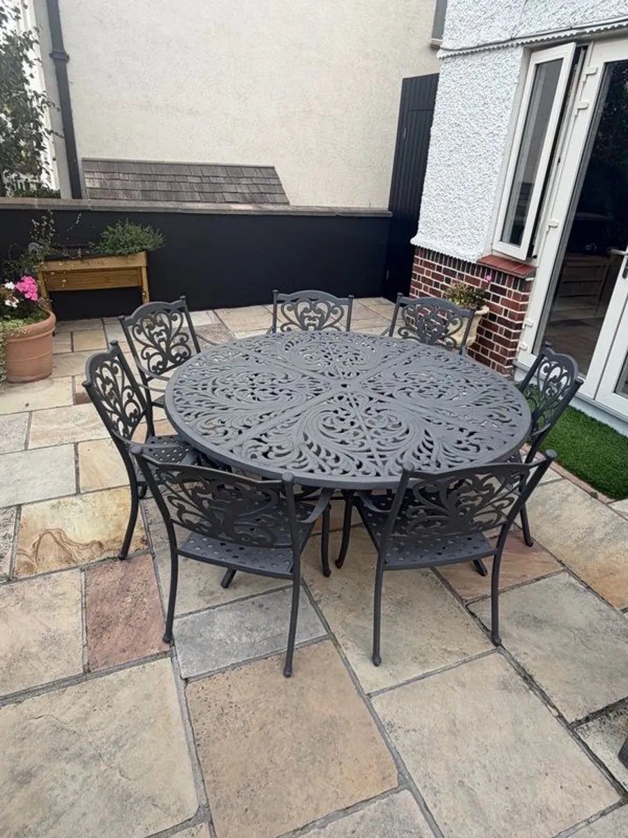 Cast Aluminium Garden Table & Chairs - Image 1