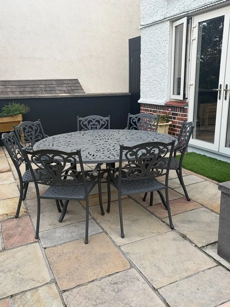 Cast Aluminium Garden Table & Chairs - Image 2
