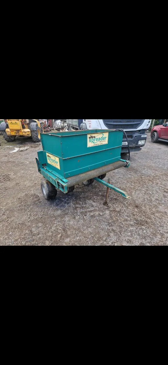 Ultra Spreader Top Dresser
