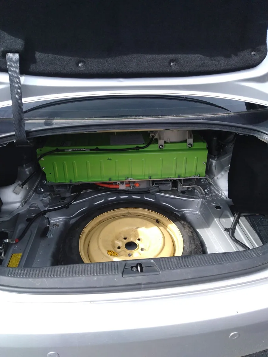 Hybrid Battery Replacement & Mobile Installation - Image 2