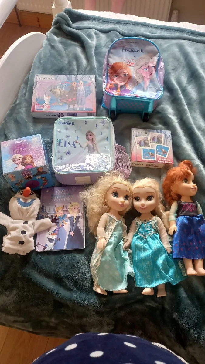 Frozen Dolls and Assesories