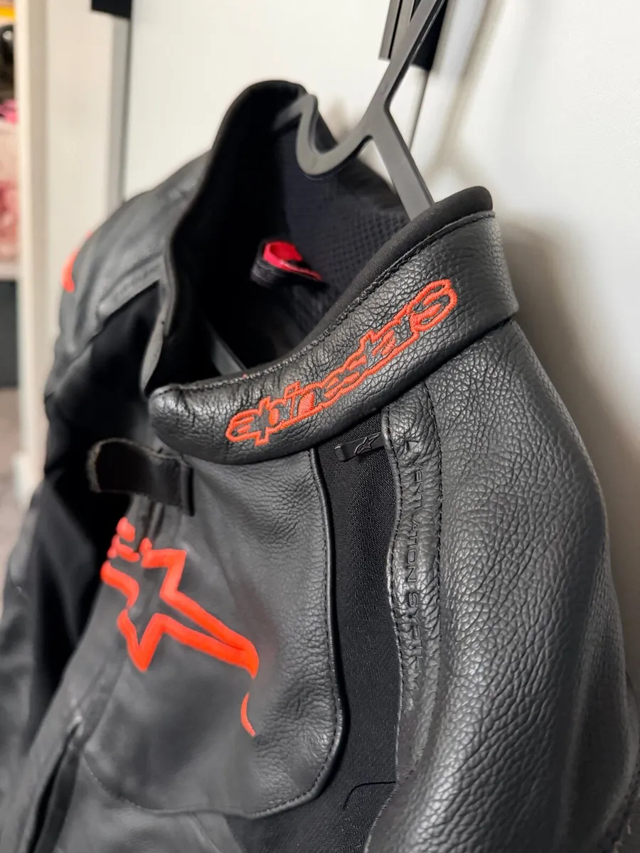 Alpinestars tech leather jacket and pants - Image 2