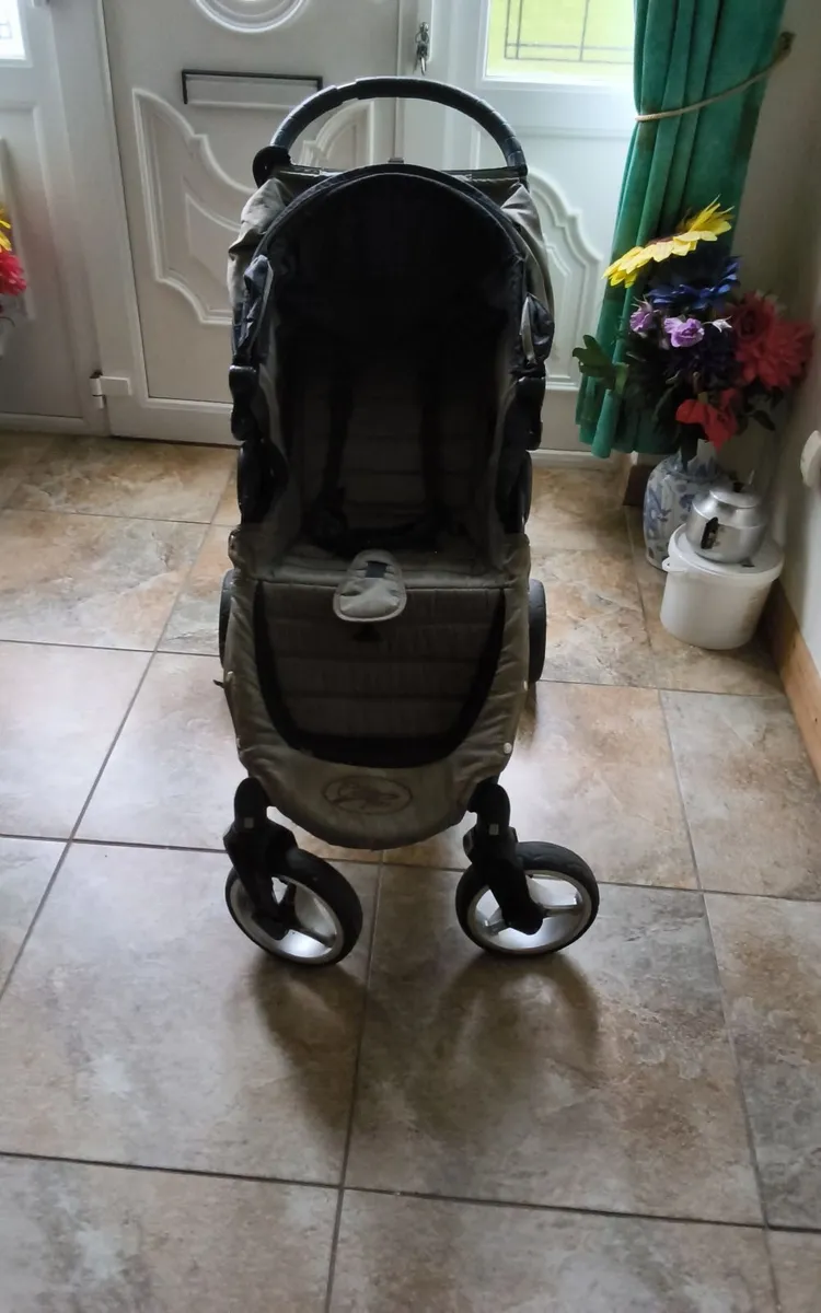 This is a strong sturdy buggy not a two-in-one - Image 3