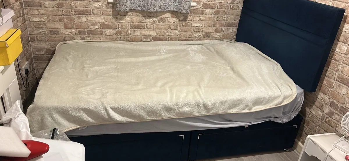King/Queen sized bed - Image 1