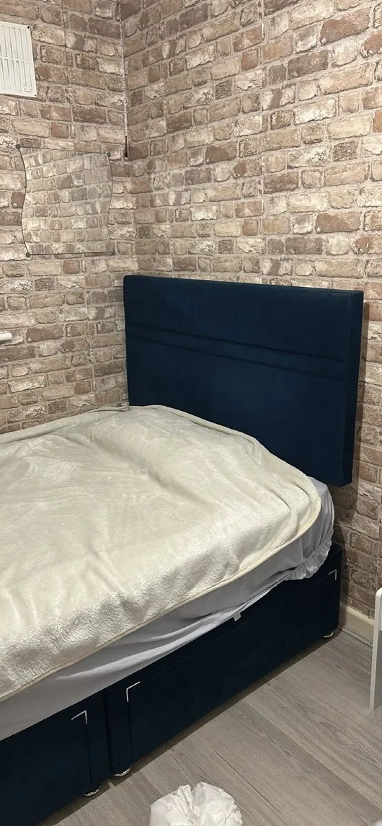 King/Queen sized bed - Image 2