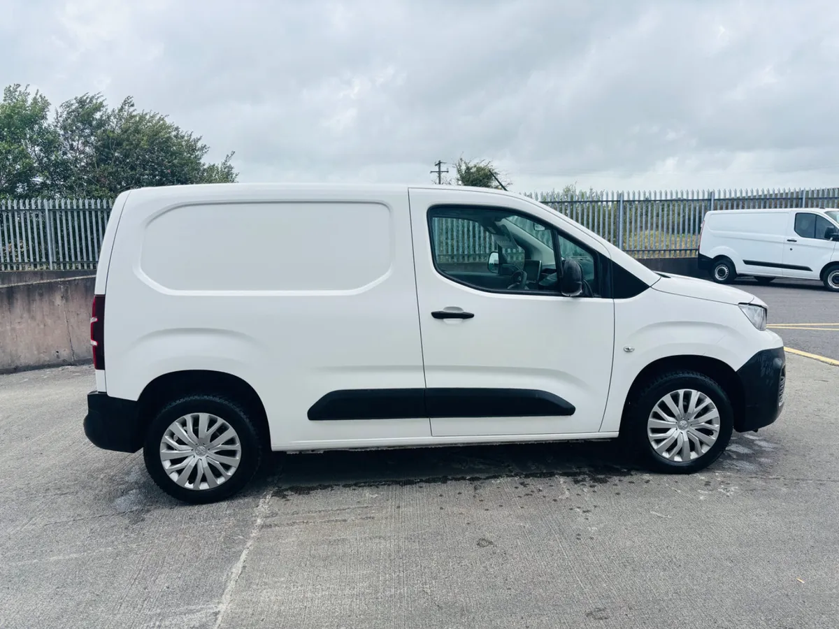 2022 Peugeot partner 1.5 100bhp Pro €10,950 + VAT - Image 2