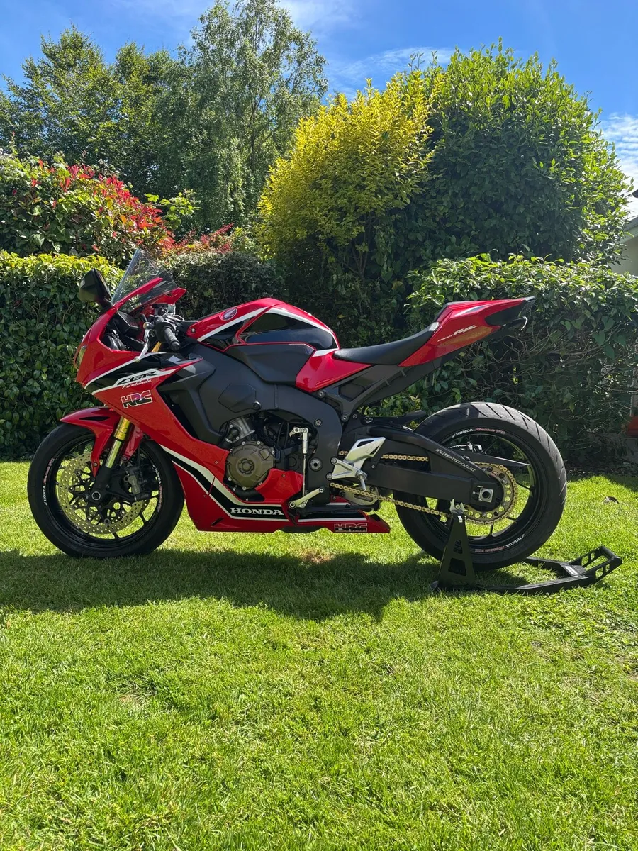2017 Honda CBR1000RR Fireblade - Image 1
