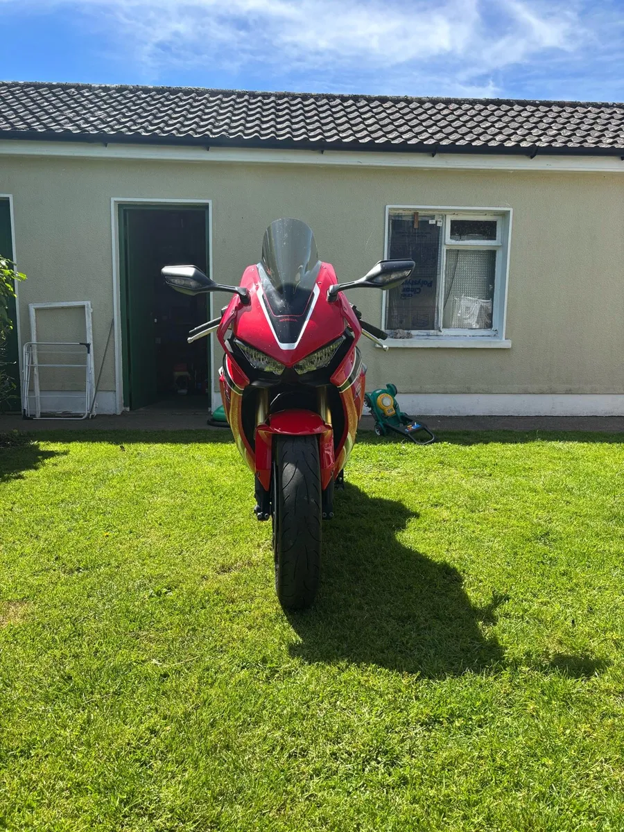 2017 Honda CBR1000RR Fireblade - Image 3