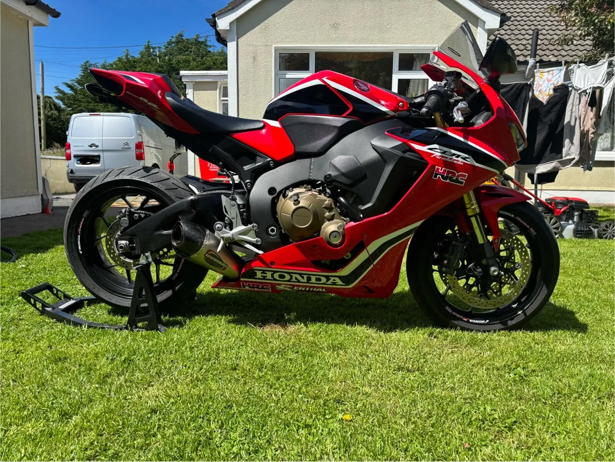 2017 Honda CBR1000RR Fireblade - Image 2
