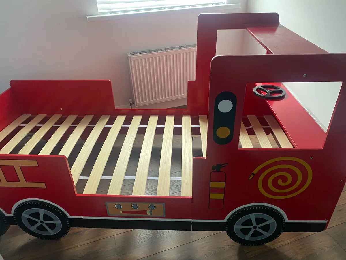 Fire engine children’s single bed size- like new - Image 3