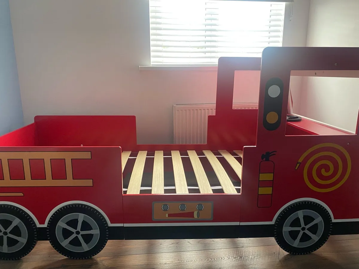 Fire engine children’s single bed size- like new - Image 4