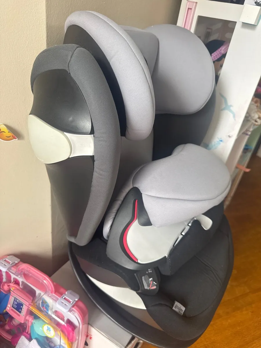 Cybex gold car seat - Image 2