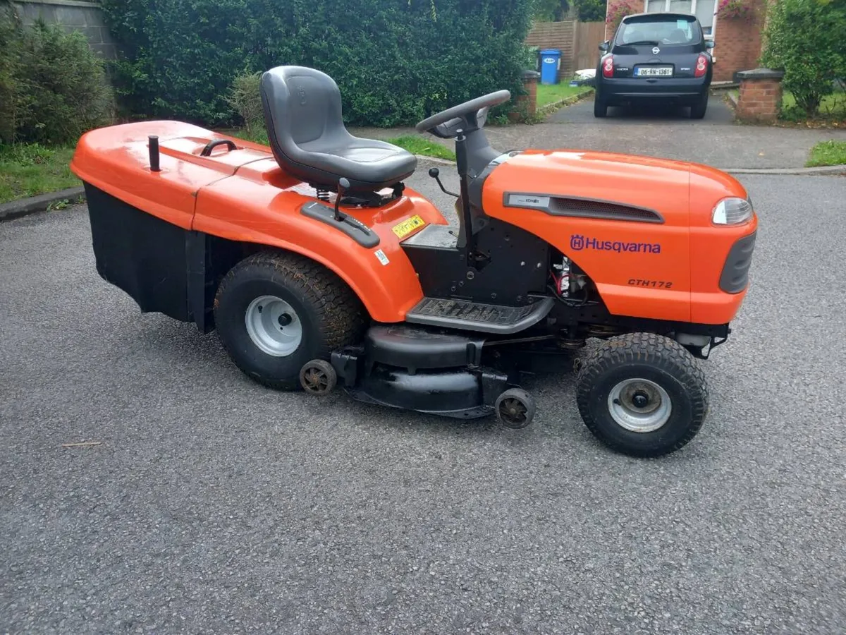 Ride on lawnmower - Image 1