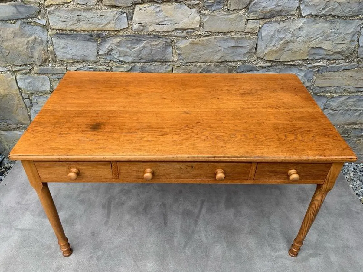 Edwardian Solid Oak Kitchen Table With 3 Drawers. - Image 2