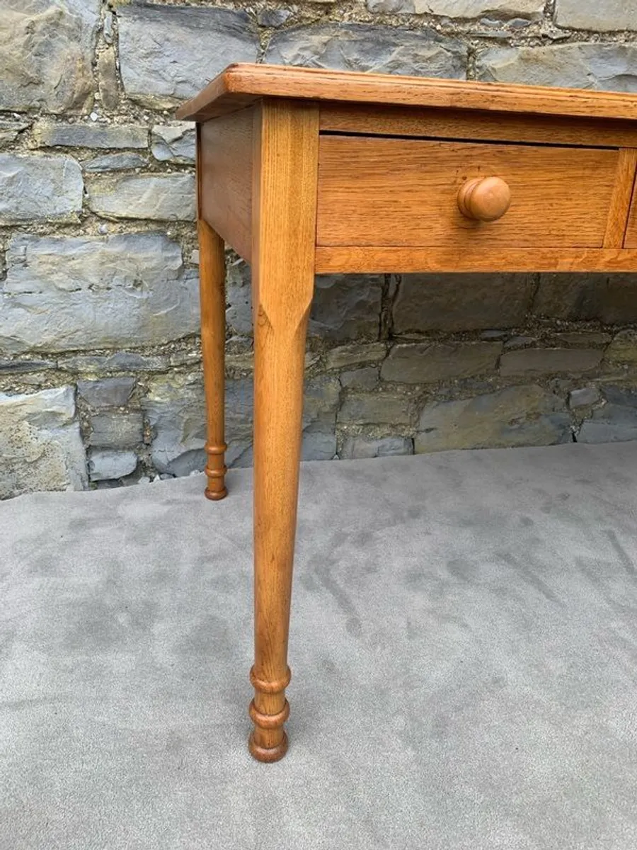 Edwardian Solid Oak Kitchen Table With 3 Drawers. - Image 3