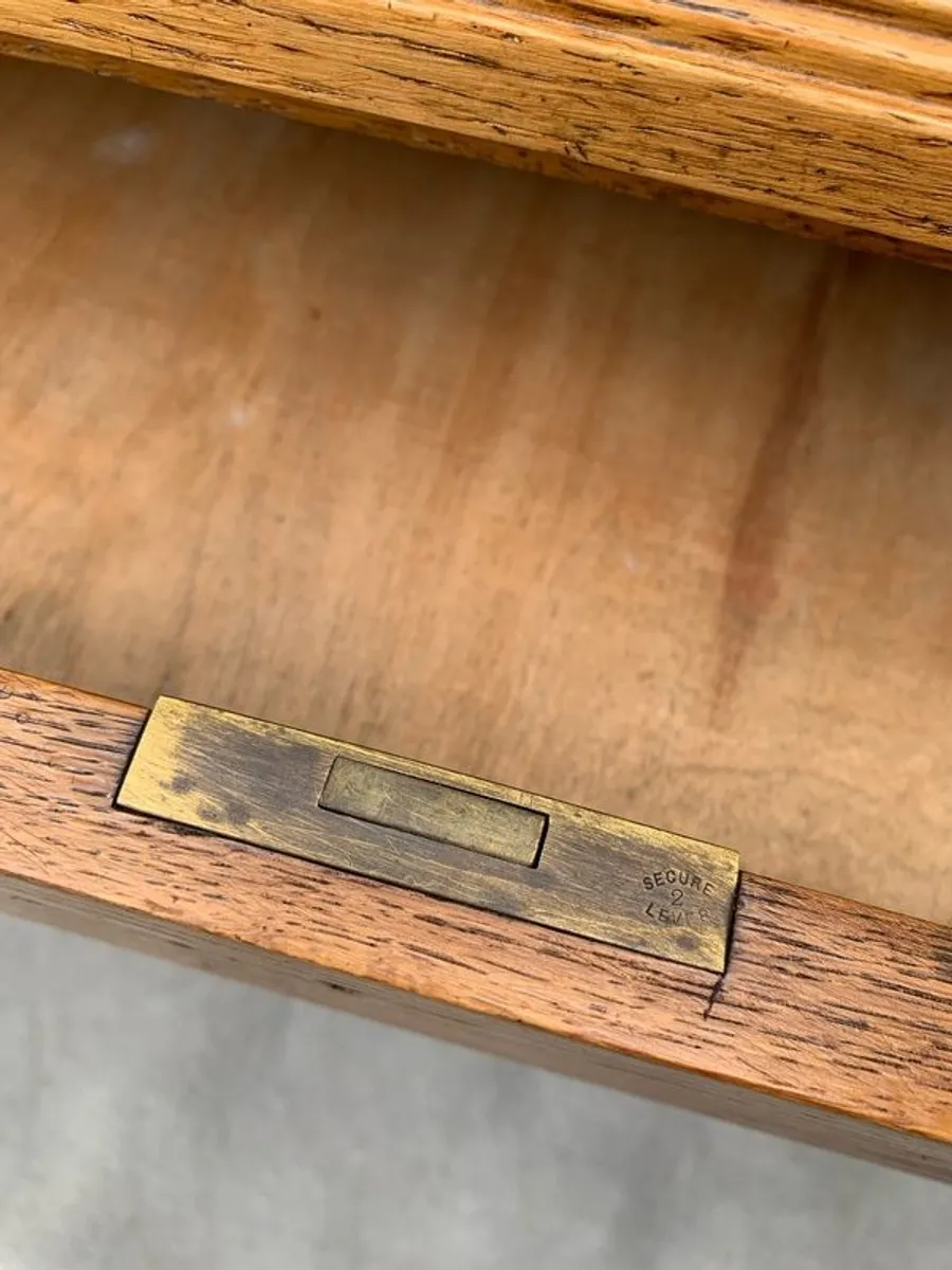 Edwardian Solid Oak Kitchen Table With 3 Drawers. - Image 4