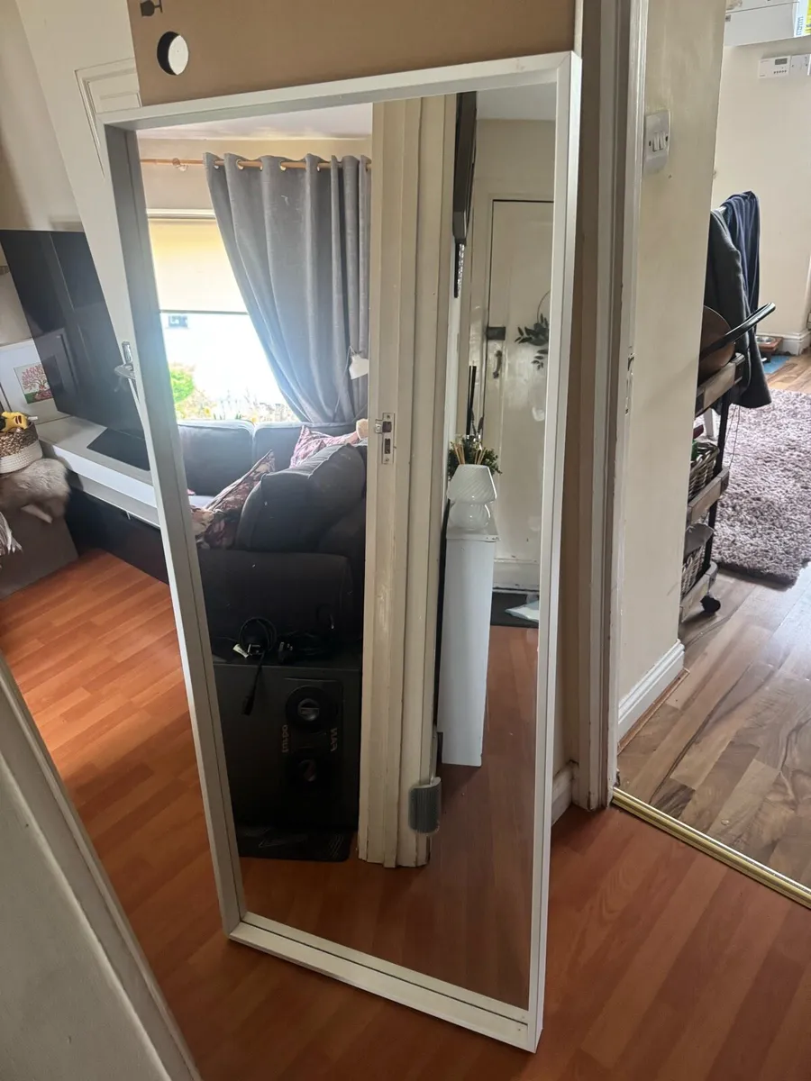 White mirror - Image 1