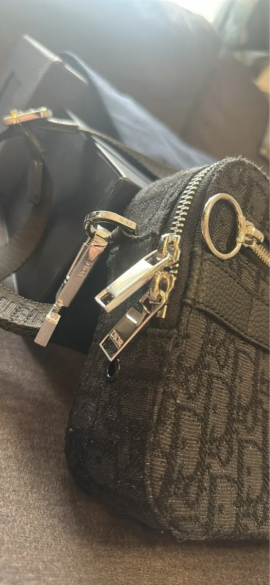 DlOR Safari Messenger Bag - Image 3