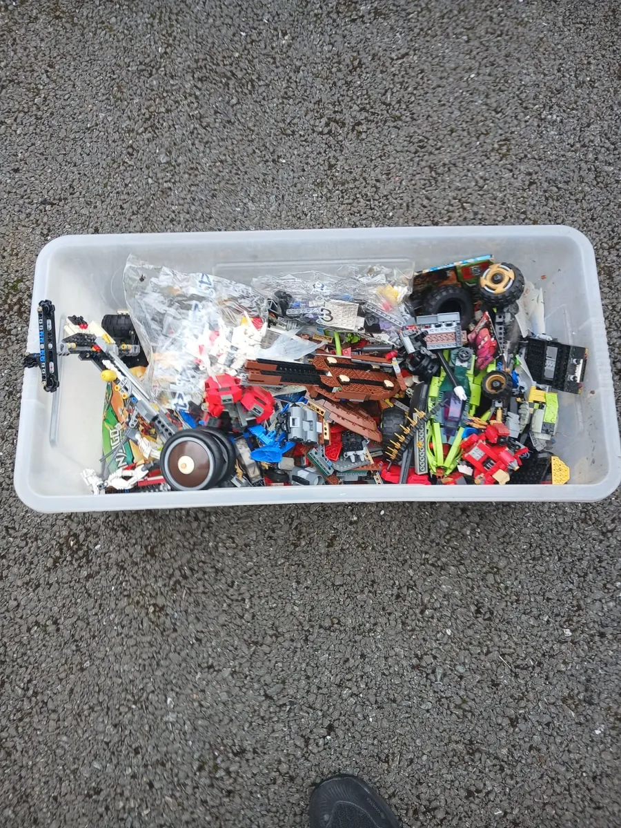 Lego pieces for sale - Image 1
