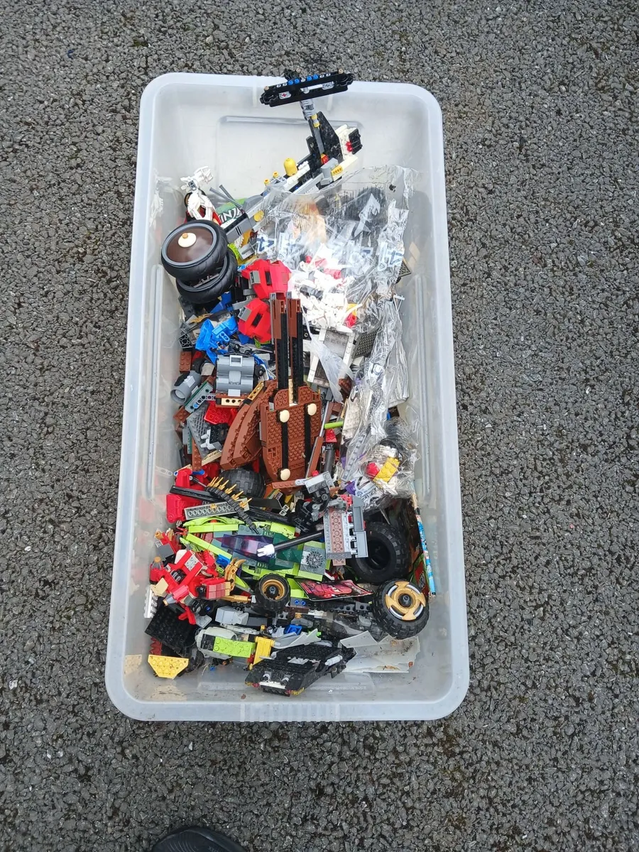 Lego pieces for sale - Image 3