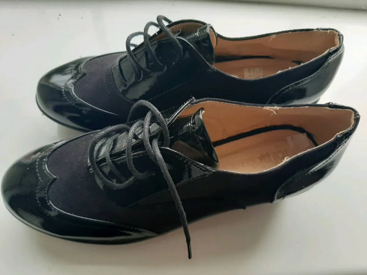 Size 6.5 Women's Shoes - Never Worn - Image 2