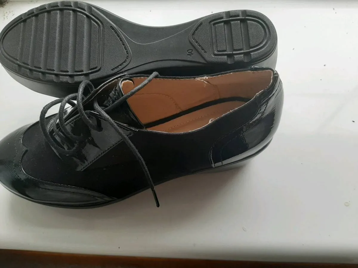 Size 6.5 Women's Shoes - Never Worn - Image 3