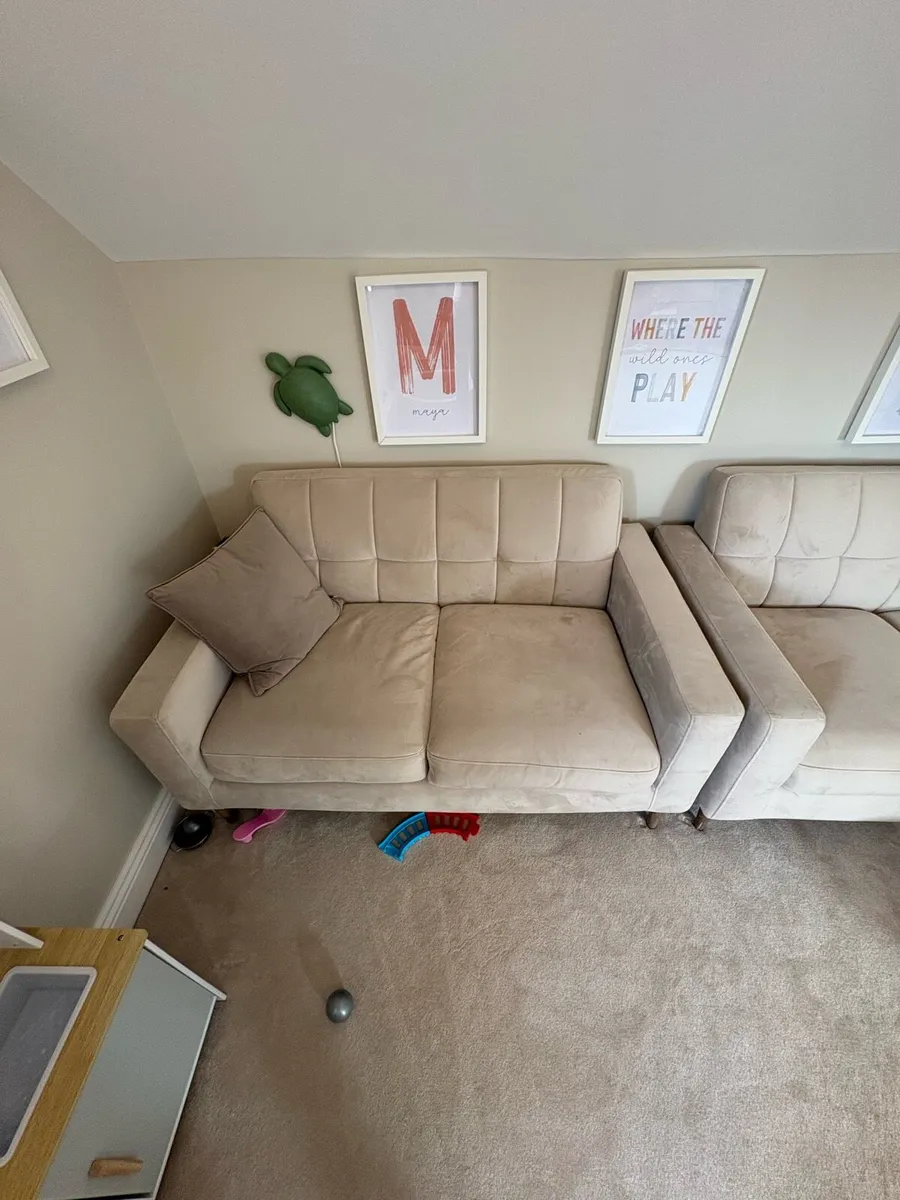 Couch's - Image 2