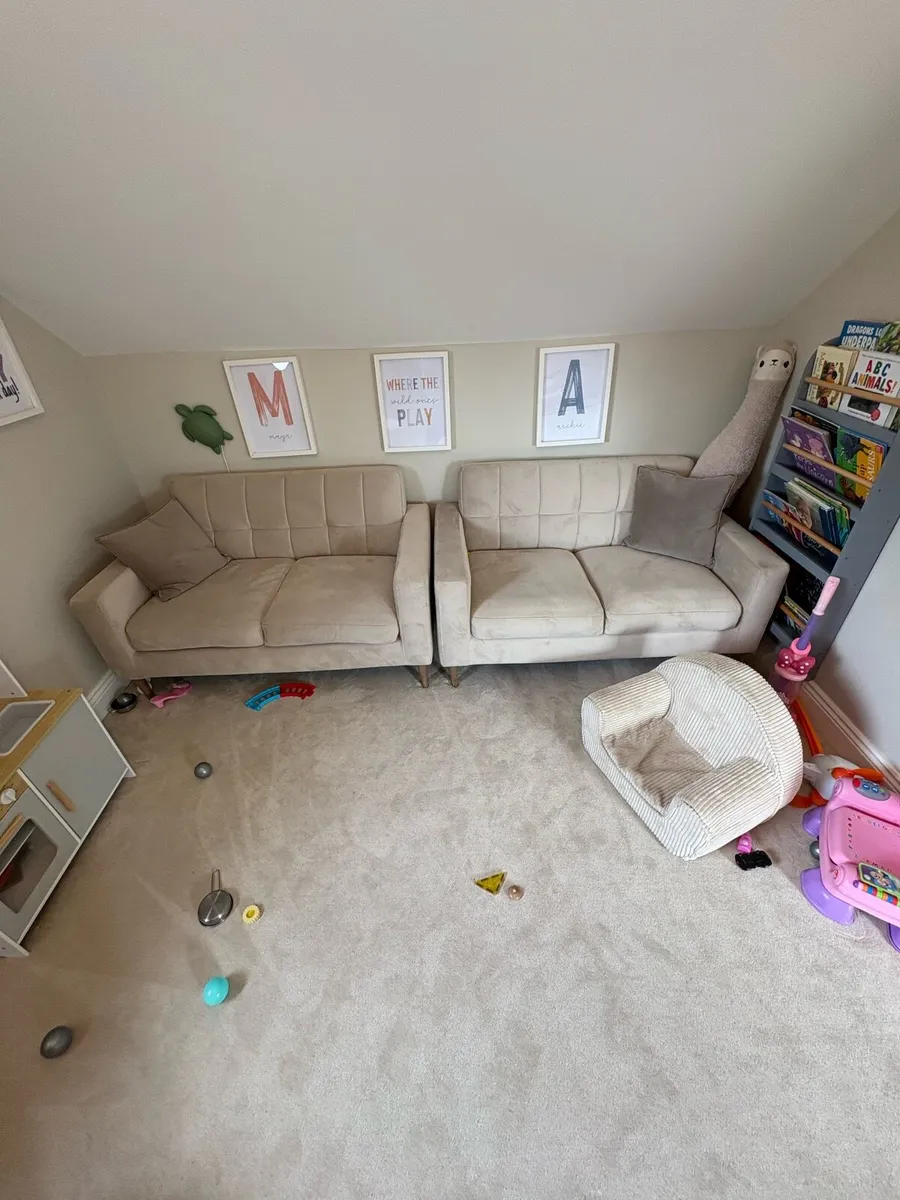 Couch's - Image 3