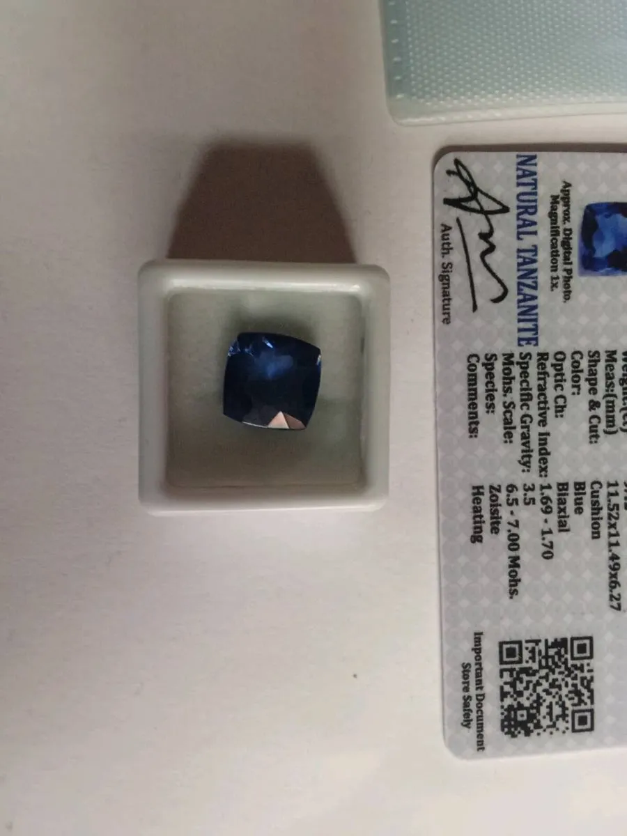 Tanzanite gem stone Lab grown 9.42carat - Image 1