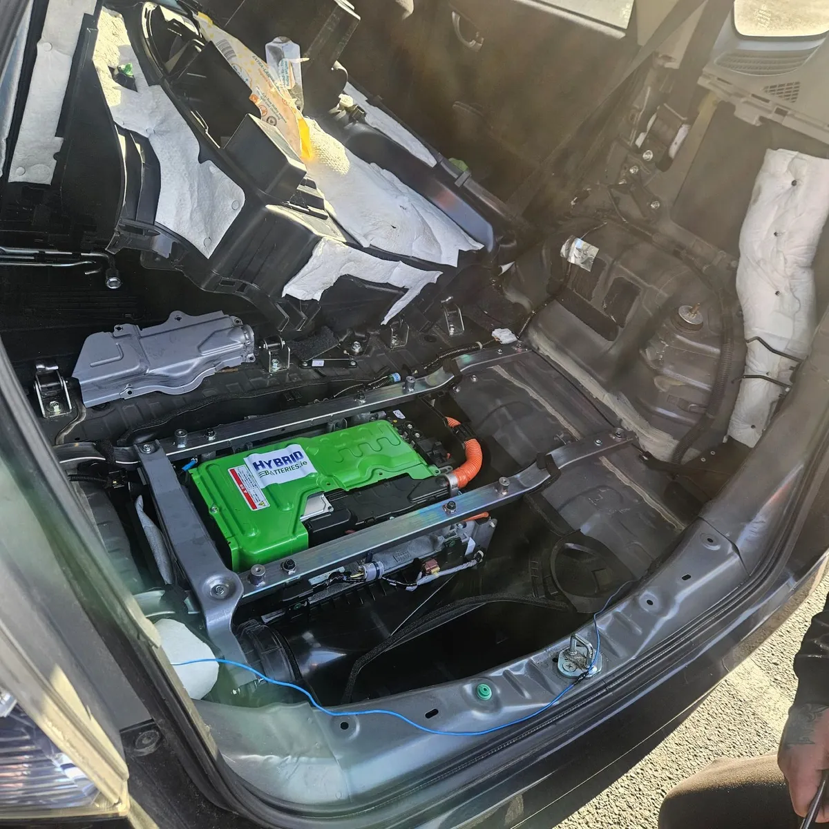 Hybrid Battery Replacement & Mobile Installation - Image 3
