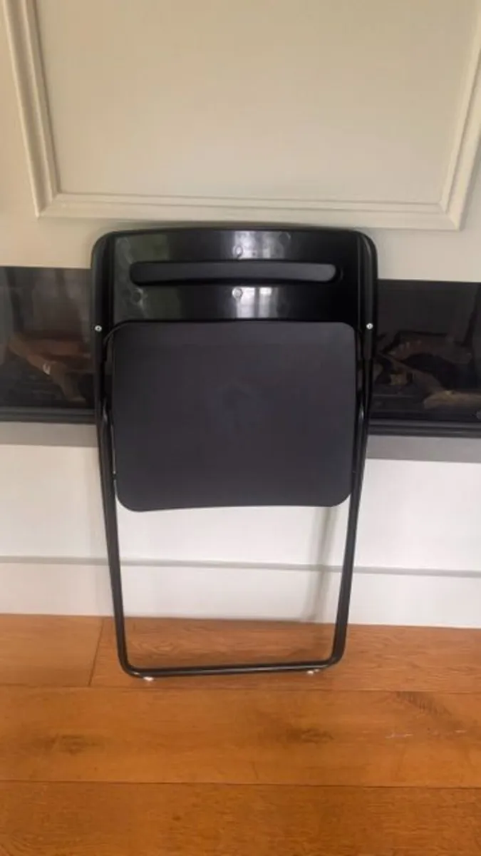 black folding chair - Image 4