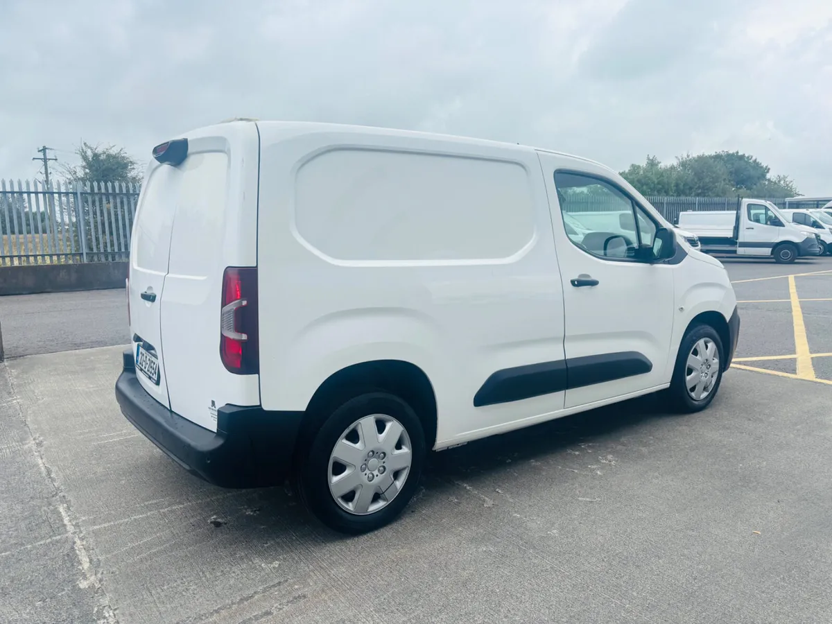 2021 Peugeot partner 1.5 100bhp PRO €8,950 +  VAT - Image 4